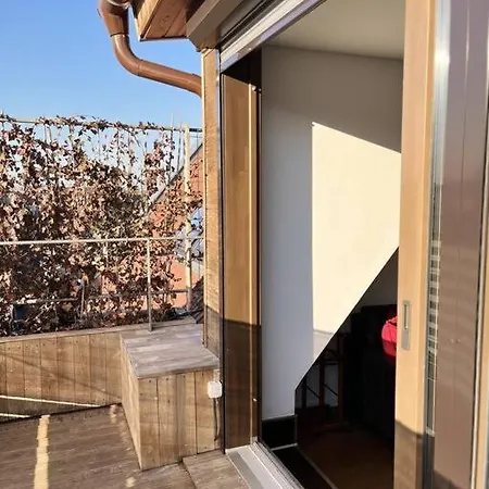 Sunny Stylish Rooftop Private Balcony Shared Jacuzzi Mk2 * Budapeszt
