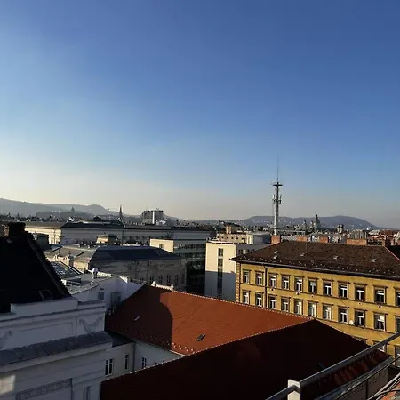 Sunny Stylish Rooftop Private Balcony Shared Jacuzzi Mk2 Apartament