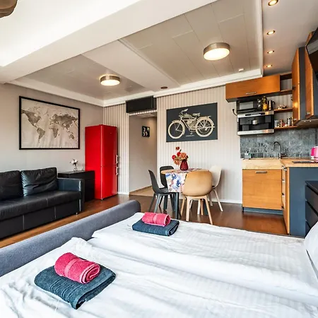 Sunny Stylish Rooftop Private Balcony Shared Jacuzzi Mk2 Apartament *