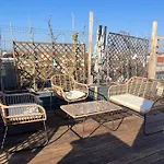 Sunny Stylish Rooftop Private Balcony Shared Jacuzzi Mk2 公寓