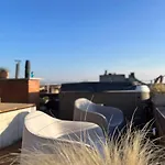 Sunny Stylish Rooftop Private Balcony Shared Jacuzzi Mk2 公寓