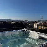 公寓 Sunny Stylish Rooftop Private Balcony Shared Jacuzzi Mk2 *