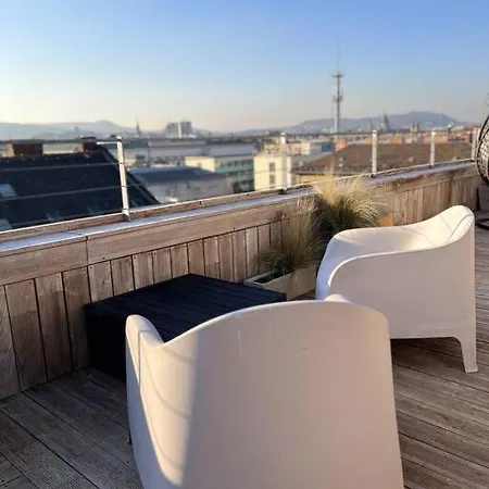 Sunny Stylish Rooftop Private Balcony Shared Jacuzzi Mk2 * Budapest