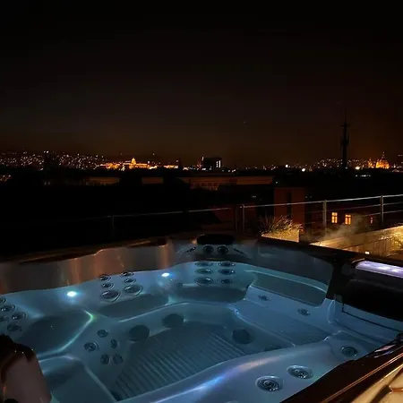 Sunny Stylish Rooftop Private Balcony Shared Jacuzzi Mk2 Lejlighed Budapest