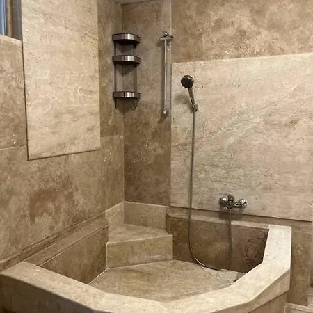 דירה Sunny Stylish Rooftop Private Balcony Shared Jacuzzi Mk2 בודפשט