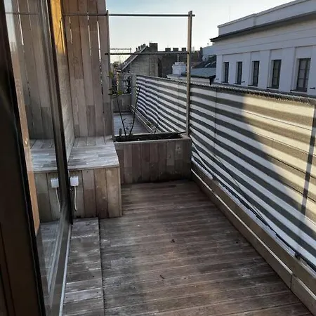 Sunny Stylish Rooftop Private Balcony Shared Jacuzzi Mk2 *