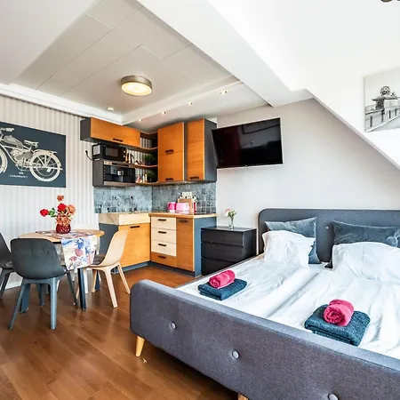 Sunny Stylish Rooftop Private Balcony Shared Jacuzzi Mk2 布达佩斯