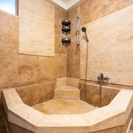 Lejlighed Sunny Stylish Rooftop Private Balcony Shared Jacuzzi Mk2