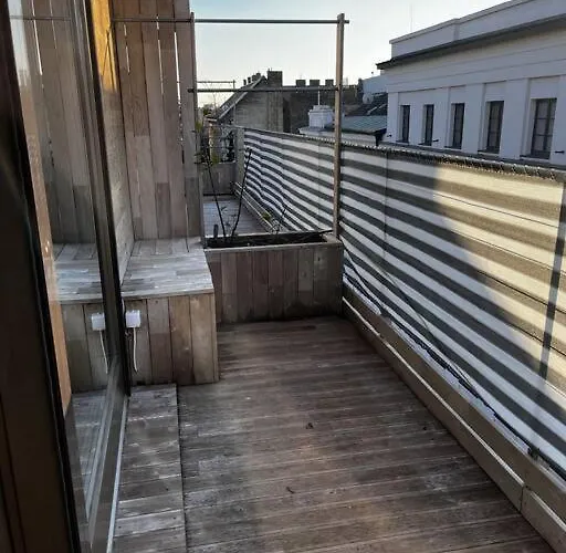Sunny Stylish Rooftop Private Balcony Shared Jacuzzi Mk2 *