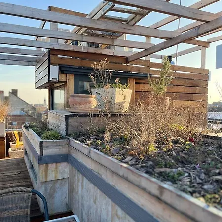 Sunny Stylish Rooftop Private Balcony Shared Jacuzzi Mk2