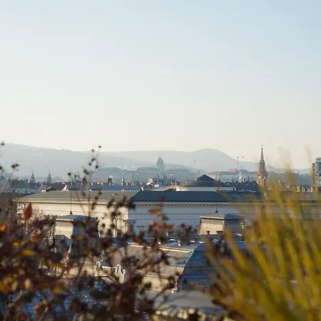 Sunny Stylish Rooftop Private Balcony Shared Jacuzzi Mk2 *