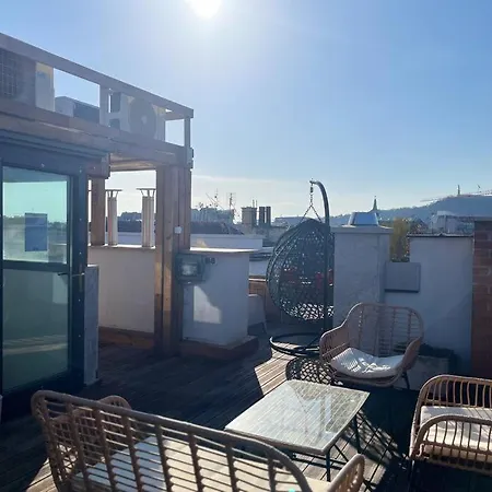 Sunny Stylish Rooftop Private Balcony Shared Jacuzzi Mk2