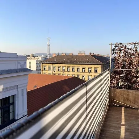 Sunny Stylish Rooftop Private Balcony Shared Jacuzzi Mk2 Apartmán