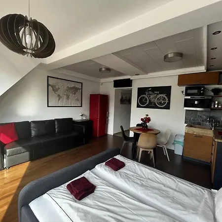 Sunny Stylish Rooftop Private Balcony Shared Jacuzzi Mk2 Apartmán *