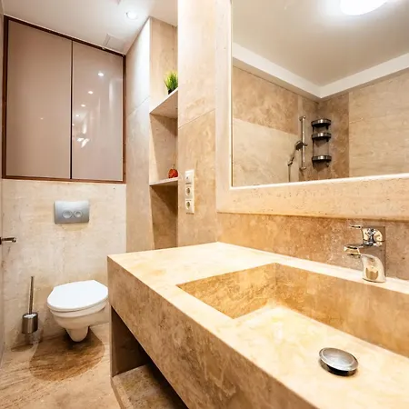 Apartmán Sunny Stylish Rooftop Private Balcony Shared Jacuzzi Mk2