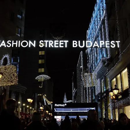 Sunny Stylish Rooftop Private Balcony Shared Jacuzzi Mk2 * Budapešť