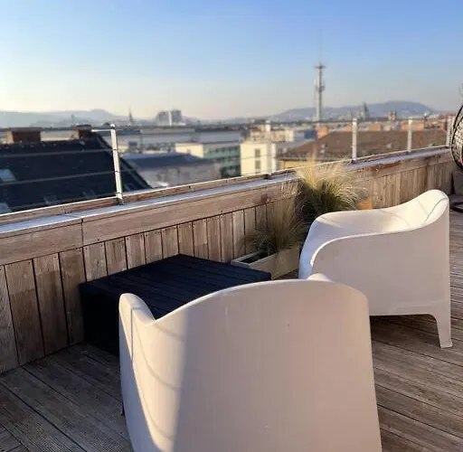 Sunny Stylish Rooftop Private Balcony Shared Jacuzzi Mk2 * Budapešť