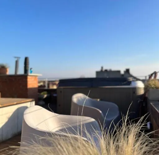 Sunny Stylish Rooftop Private Balcony Shared Jacuzzi Mk2 Apartmán