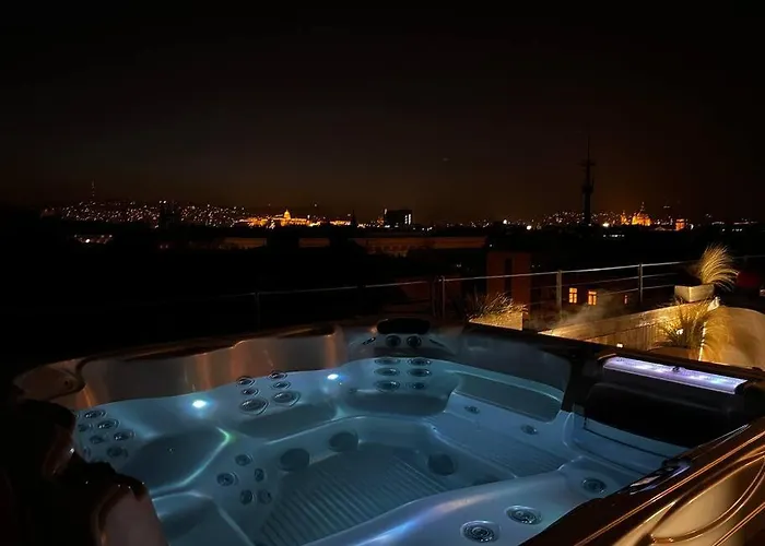 Sunny Stylish Rooftop Private Balcony Shared Jacuzzi Mk2 Apartmán Budapešť